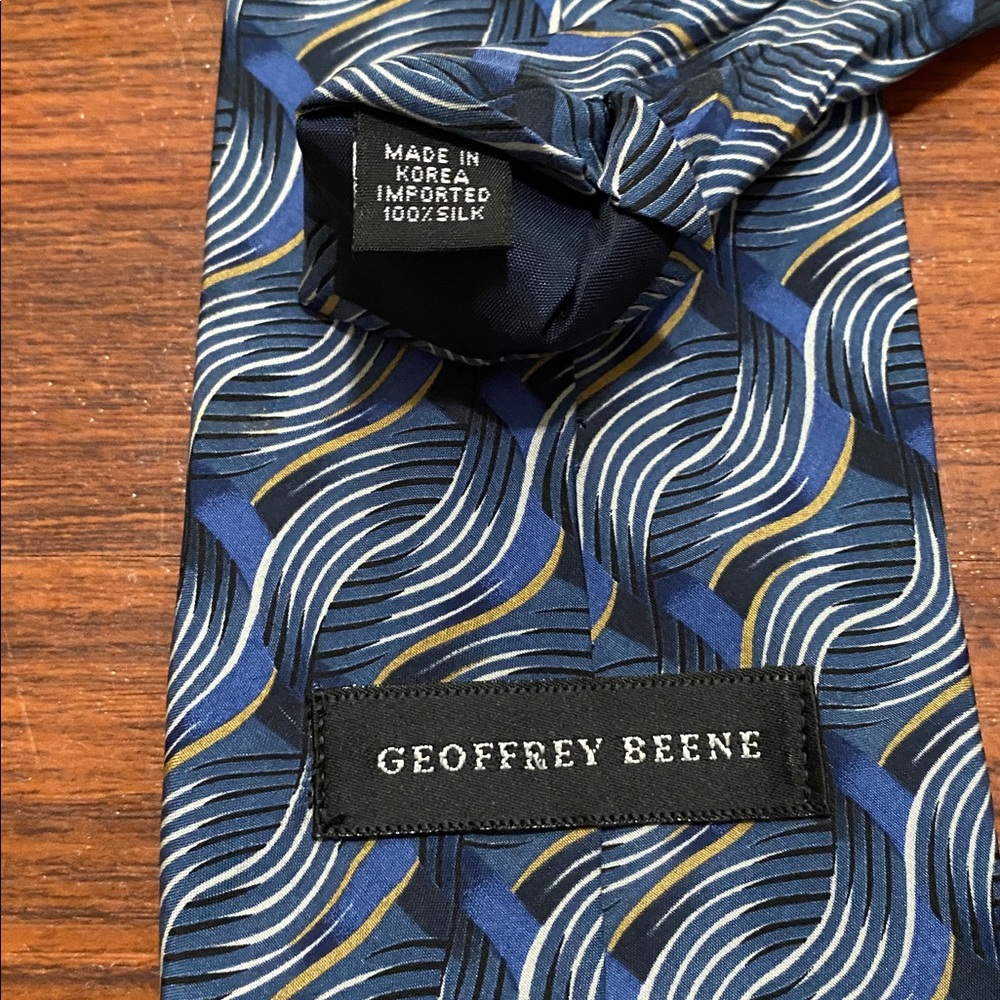 Geoffrey Beene Blue and Gold Silk Tie